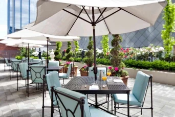 L'Hermitage Hotel Vancouver Canada