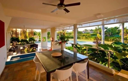 Infiniti Blu Luxury Ocean Front Condos