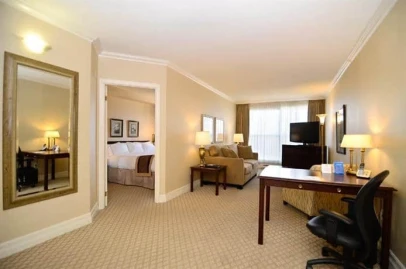Best Western Plus Ottawa Downtown Suites