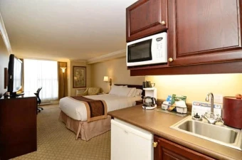 Best Western Plus Ottawa Downtown Suites
