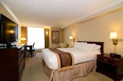 Best Western Plus Ottawa Downtown Suites