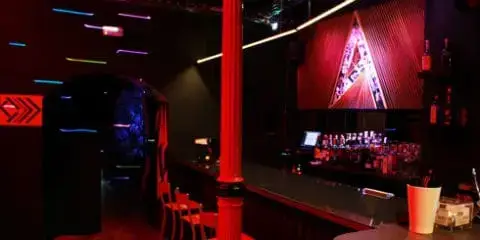 Sticky and Naked - free dresscode - €8 entry