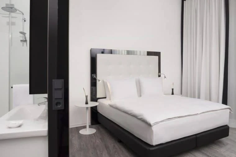 INNSIDE by Melia Leipzig