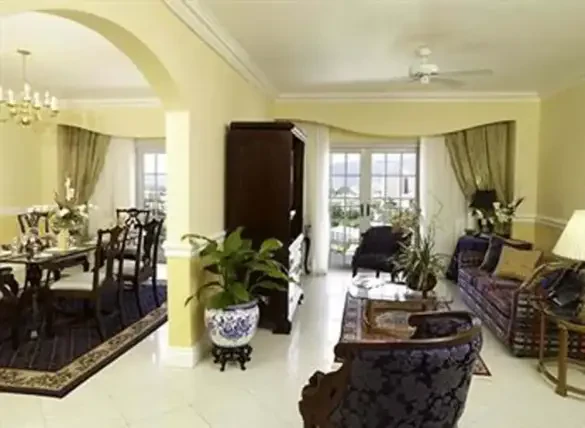 The Courtleigh Hotel & Suites