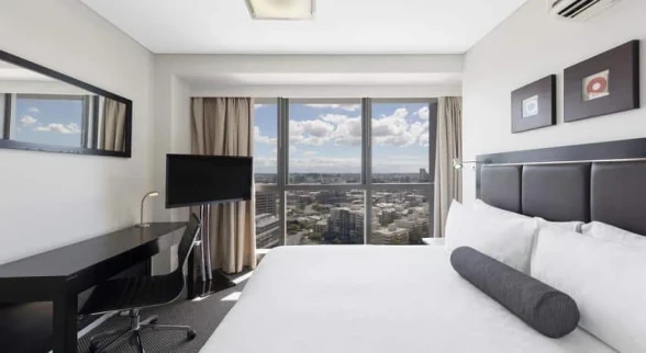 Meriton Suites Adelaide Street Brisbane