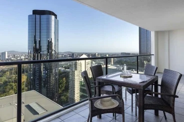 Oaks Brisbane River City Suites