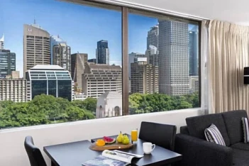 Oaks Hyde Park Plaza Apartments