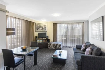 Apartamentos Oaks Hyde Park Plaza