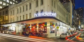 Otel DeBrett