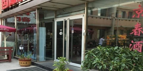 spring-time-hostel-entrance