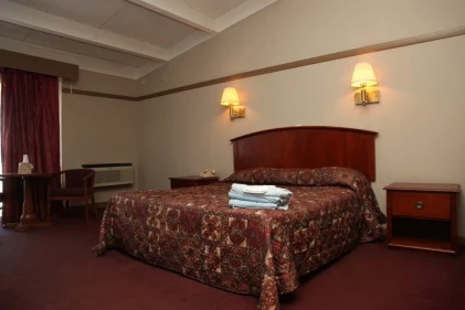 Executive Inn - Metropolis Complex