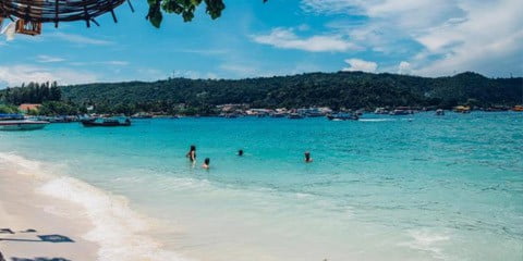 Resort sulla spiaggia di Phi Phi Cliff