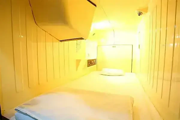 Shinjuku Kuyakusho-mae Capsule