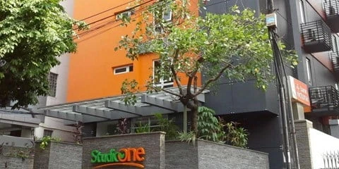 studio-one-hotel-exterior
