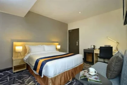 Pacific Express Hotel Central Market