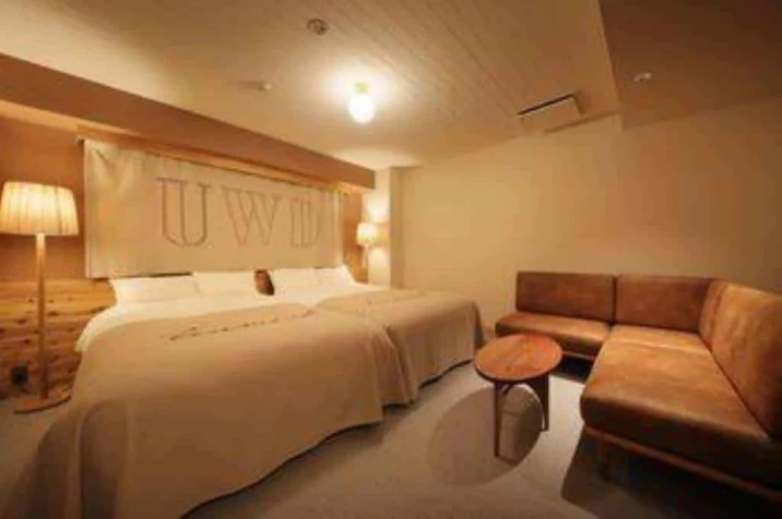 Unwind Hotel & Bar
