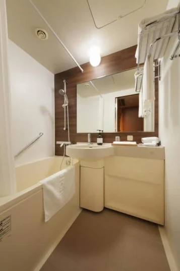 Unwind Hotel & Bar