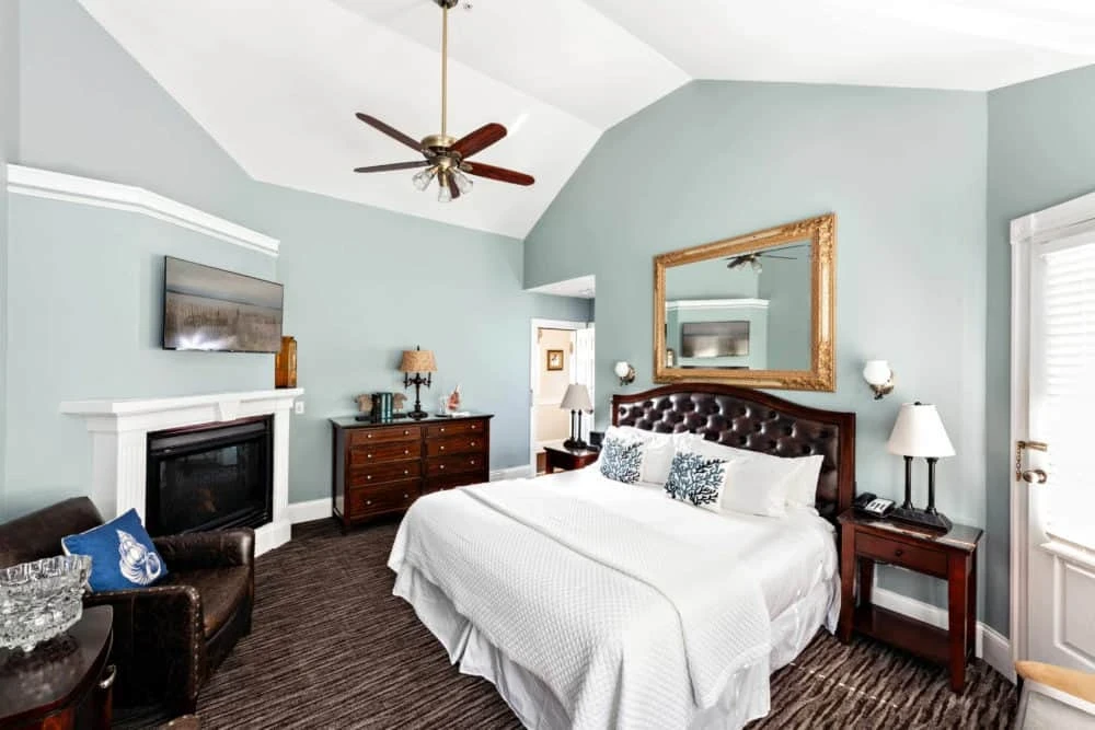 Crowne Pointe Inn1 Crowne Pointe Inn