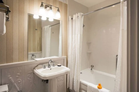 Crowne Pointe Inn