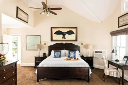 Crowne Pointe Inn