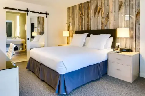 Hotel Paradox, Autograph Collection