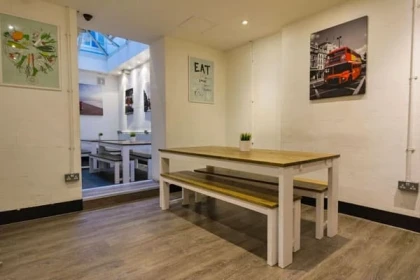 Smart Hyde Park Inn Hostel