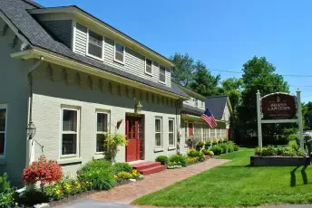 Brass Lantern Inn