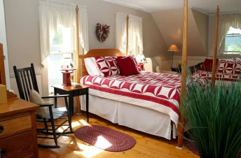 Brass Lantern Inn