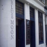 Kafe Bulan Biru