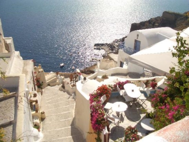 Charm | Outdoor Jacuzzi Suite - Above Blue Suites Santorini, Greece | Book  Online