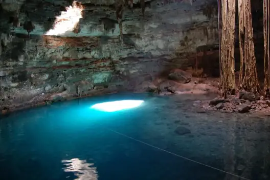 cenote-280253_1920 cenote-280253_1920