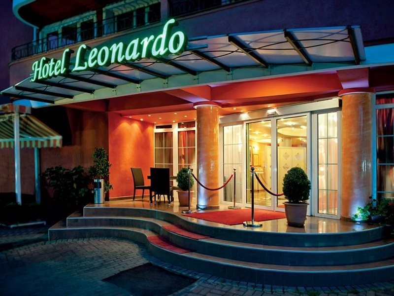 מלון לאונרדו