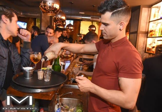 D'Mystic Gay Bar Madrid Barkeeper