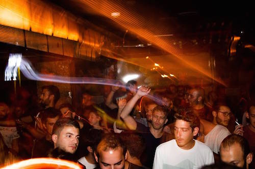Klub dansa gay bajakan di Tel Aviv