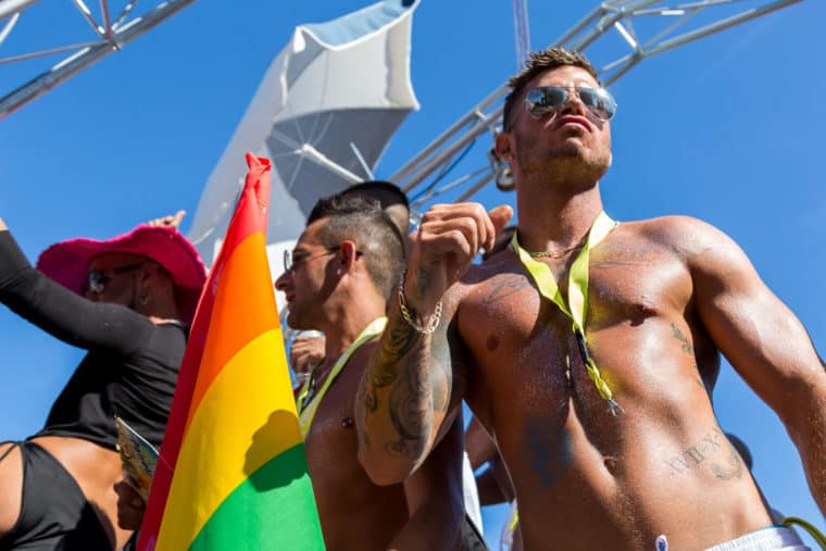 Перейти на Sitges Pride 2021