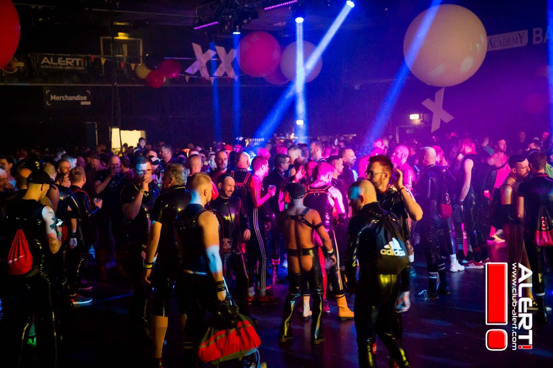 Kluby i imprezy taneczne dla gejów w Manchesterze