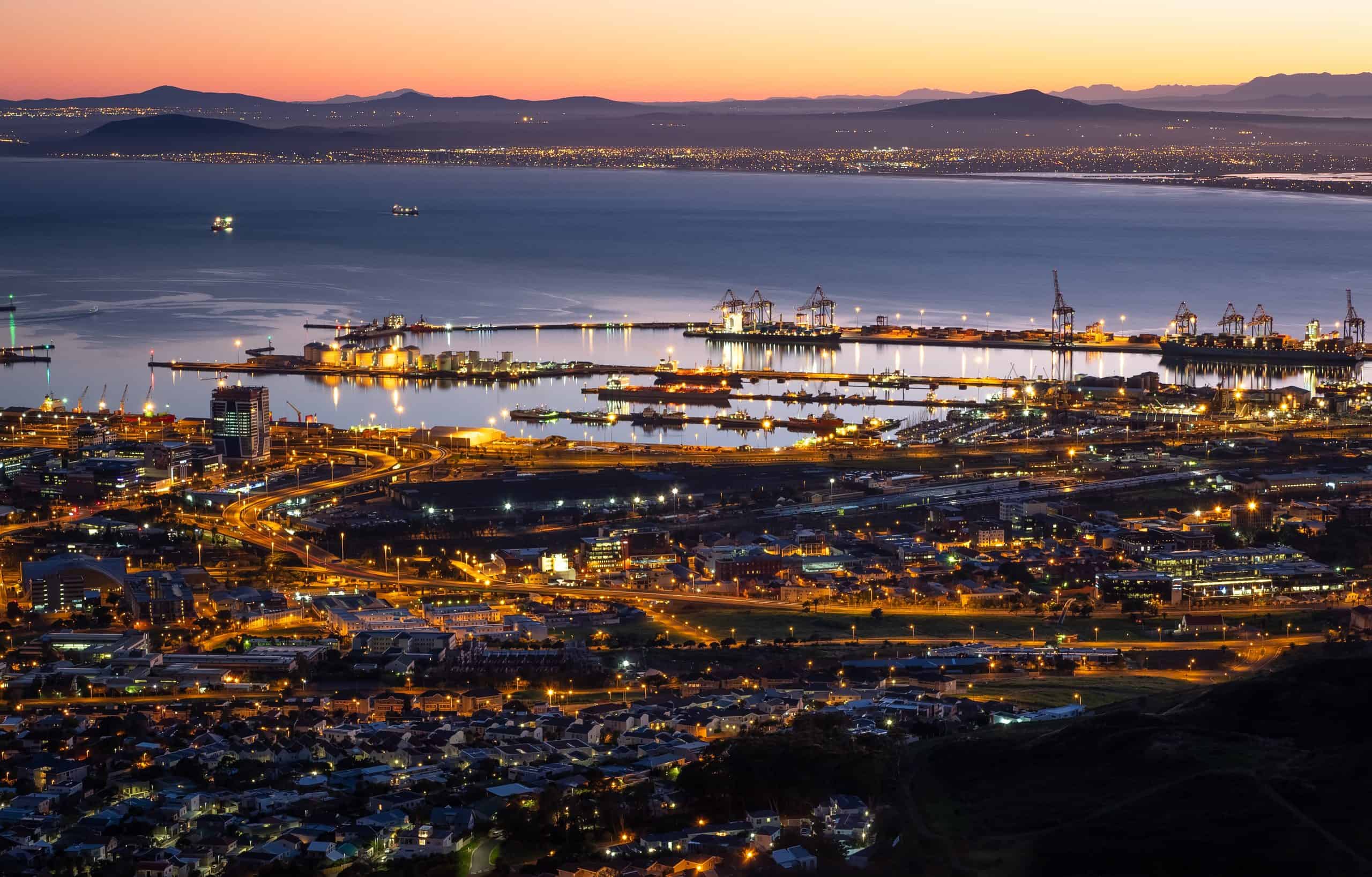 table bay harbour, cape town, madaling araw