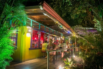 manuel antonio gay bar
