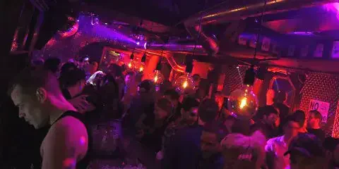 Cosy Bar - (CERRADO)