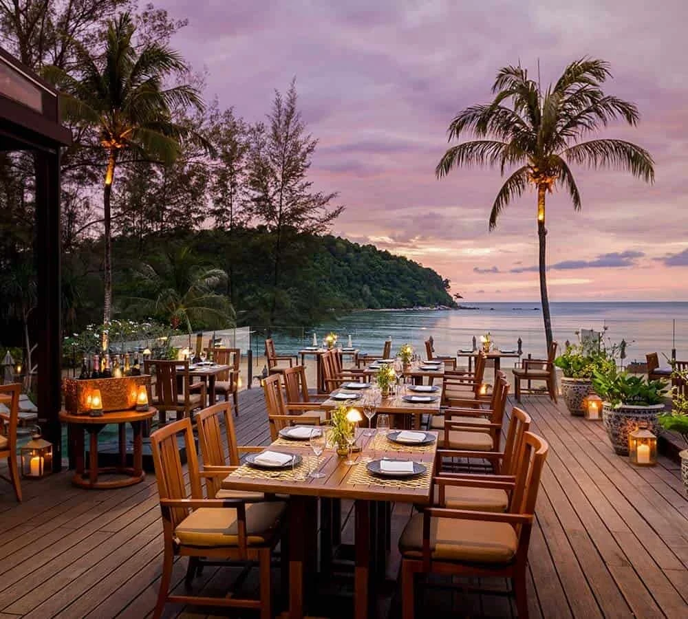 Dee-Plee-Outside-Dining-03