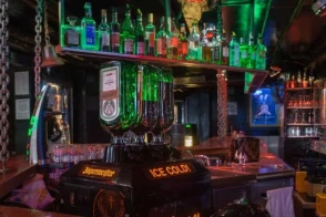 TOM'S Saloon