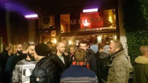 ブリュッセルのゲイバー Le Belgica は人気の店です