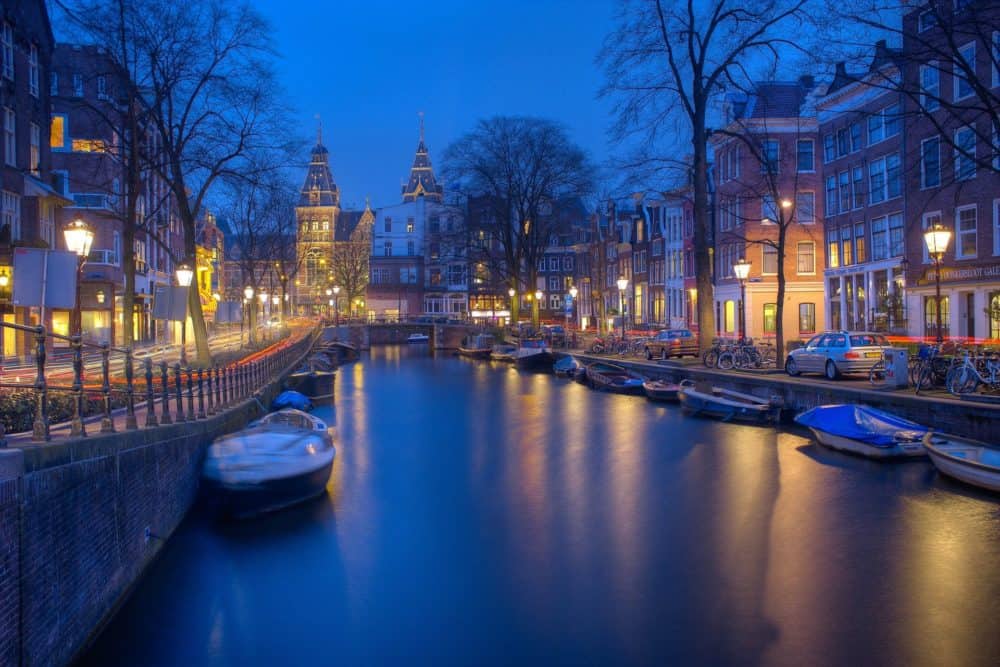 阿姆斯特丹运河在晚上