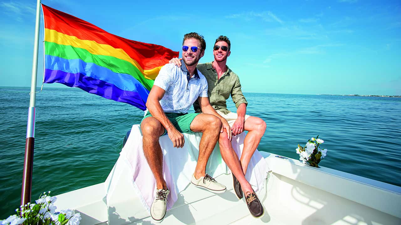 在基韋斯特同性戀夫婦划船