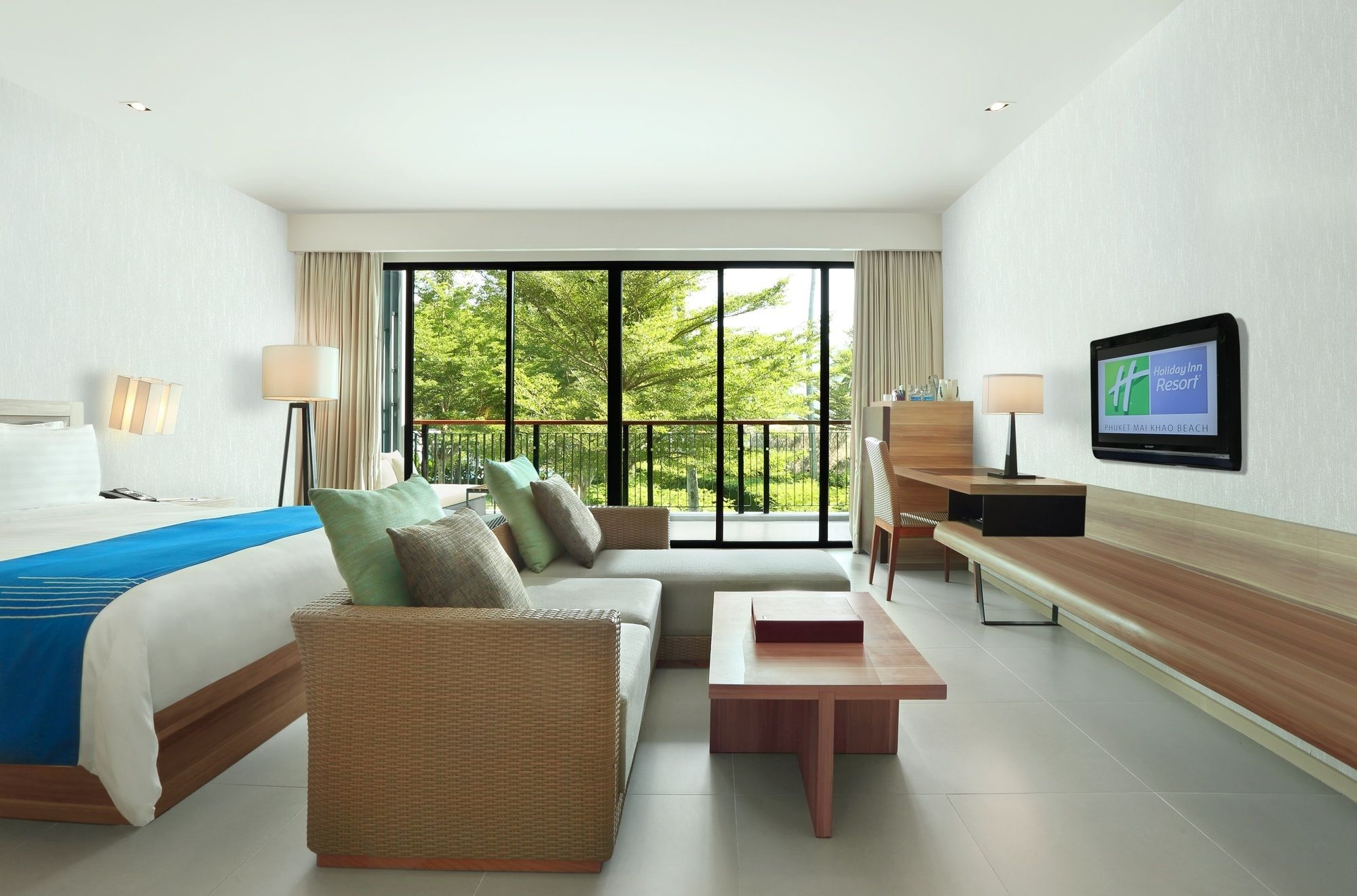 Le Meridien Phuket Mai Khao Beach Resort