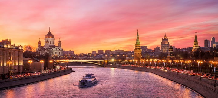 توهج القرمزي فوق موسكو-travelgayأوروبا