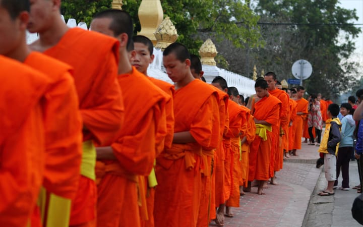 Morgen-Almosen-geben-Cermony-Luang-Prabang