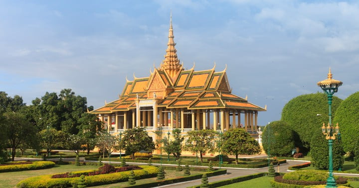 باغودا في القصر الملكي بنوم بنه
