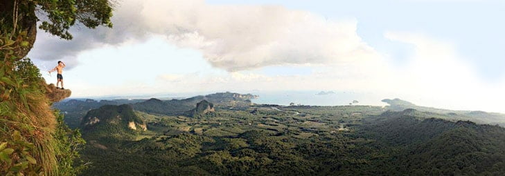 Uitzicht op Krabi vanuit de bergen