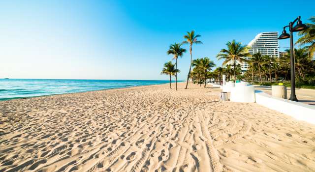 12th Street Beach - gay beach in Miami - TravelGay - Travel Gay